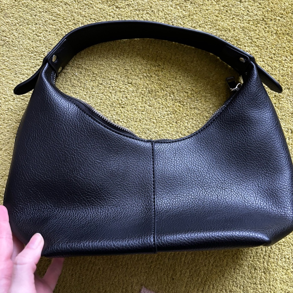 Black shoulder bag